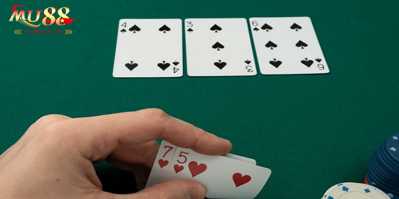 Vòng chơi thứ nhất Dealer mở 3 quân bài chung